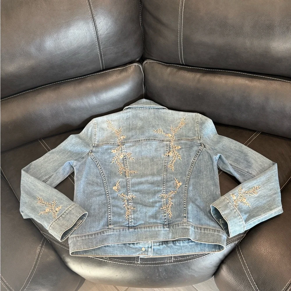 White House Black Market Light Blue Embroidered Jean Jacket 💙 - Picture 9 of 11